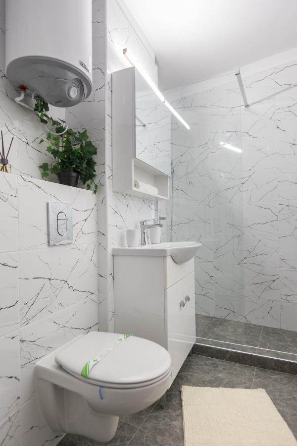 Lion'S Unirii Apartment Букурещ Екстериор снимка